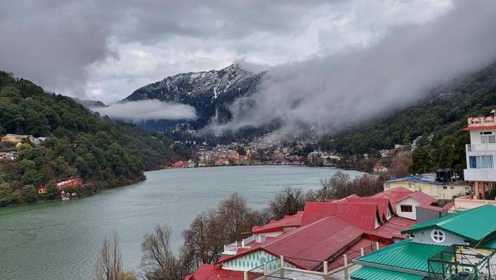 Get up to 20% off on Delhi to Nainital Bus Service