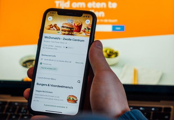 Designing a Food Delivery App? Here's What You Need to Know!